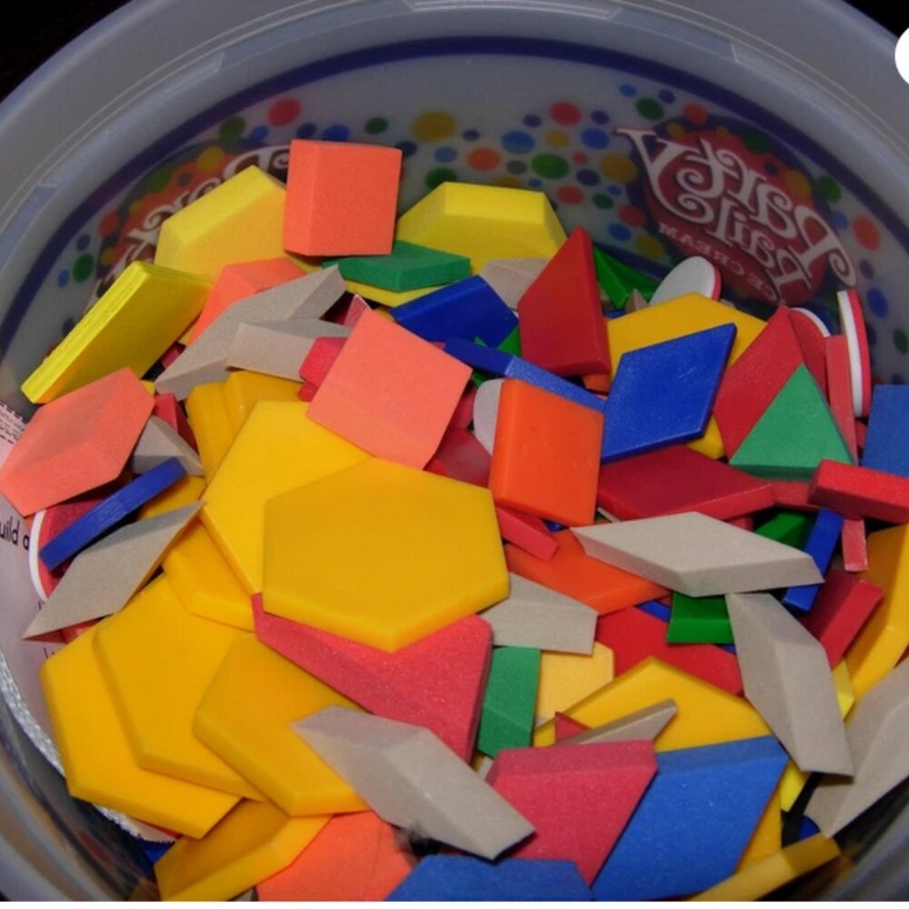 Small Bucket Of Pattern Blocks Shapes For Learning Homeschool - Picture 4 of 5